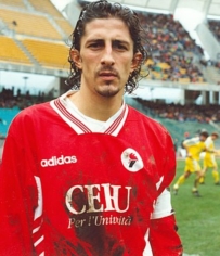 CURVA NORD DELLO STADIO SAN NICOLA INTITOLATA A IGOR PROTTI: OMAGGIO ALLO 