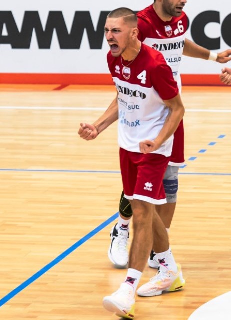 IL GIOVANE CENTRALE IVAN CAPPELLUTI RESTA ALLA PALLAVOLO MOLFETTA