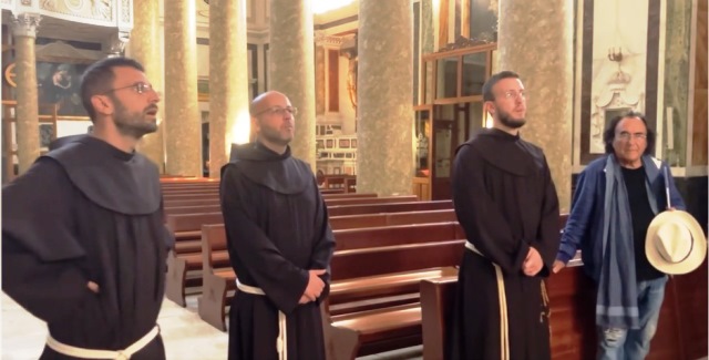 IL NOTO CANTANTE ALBANO CARRISI HA VISITATO DOMENICA 17 SETTEMBRE LA BASILICA DELLA MADONNA DEI MARTIRI
