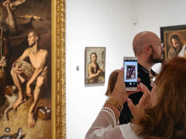 GRANDE PARTECIPAZIONE DI VISITATORI ALLA MOSTRA DI GASPARRO ALLESTITA NEI NUOVI AMBIENTI DEL SEMINARIO VESCOVILE