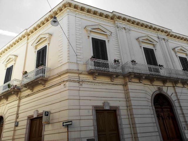 SABATO 14 E DOMENICA 15 OTTOBRE  PER LE GIORNATE FAI D'AUTUNNO SAR POSSIBILE VISITARE A MOLFETTA IL PALAZZO 