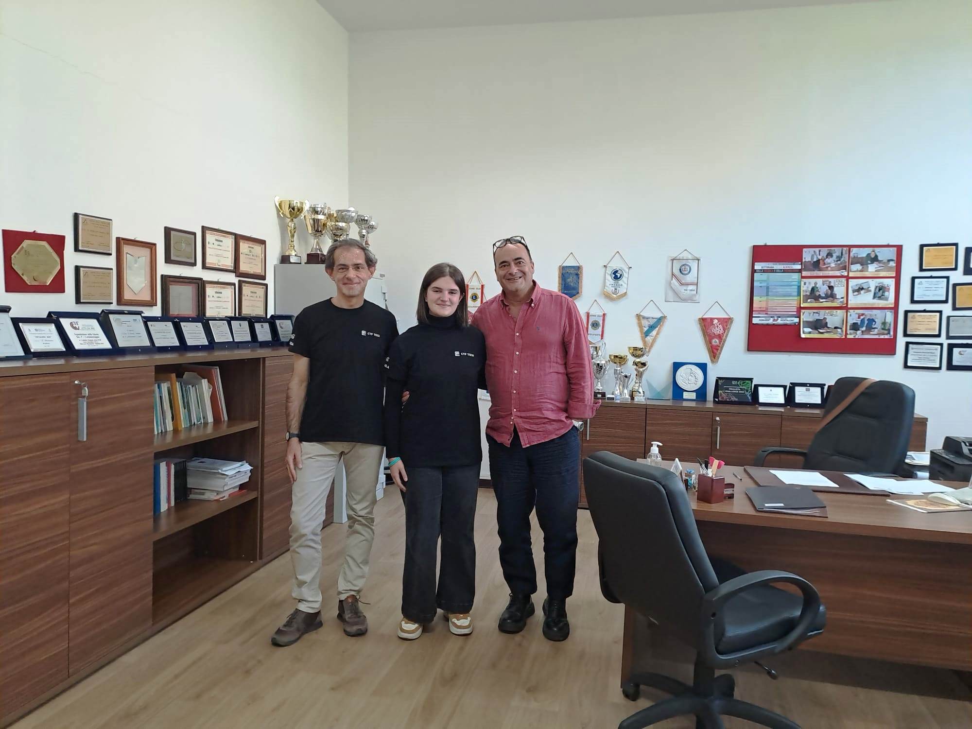 REBECCA TODISCO DEL LICEO O.S.A. RITA LEVI MONTALCINI CON LA DELEGAZIONE ITALIANA FEMMINILE DI CYBERSECURITY CONQUISTA IL SECONDO POSTO ALLA CYBERBATTLE ESTONIA 2023