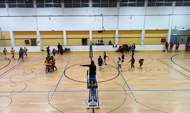 VITTORIA DI CARATTERE DELLASDAM PEGASO 93 MOLFETTA CONTRO JUST BRITISH ADRIA NEL POSTICIPO DELLA SETTIMA GIORNATA DEL CAMPIONATO DI PALLAVOLO FEMMINILE DI SERIE D