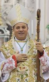 COLLOCATO QUADRO RAFFIGURANTE MONS. LUIGI MARTELLA NELLA SALA CAPITOLARE 