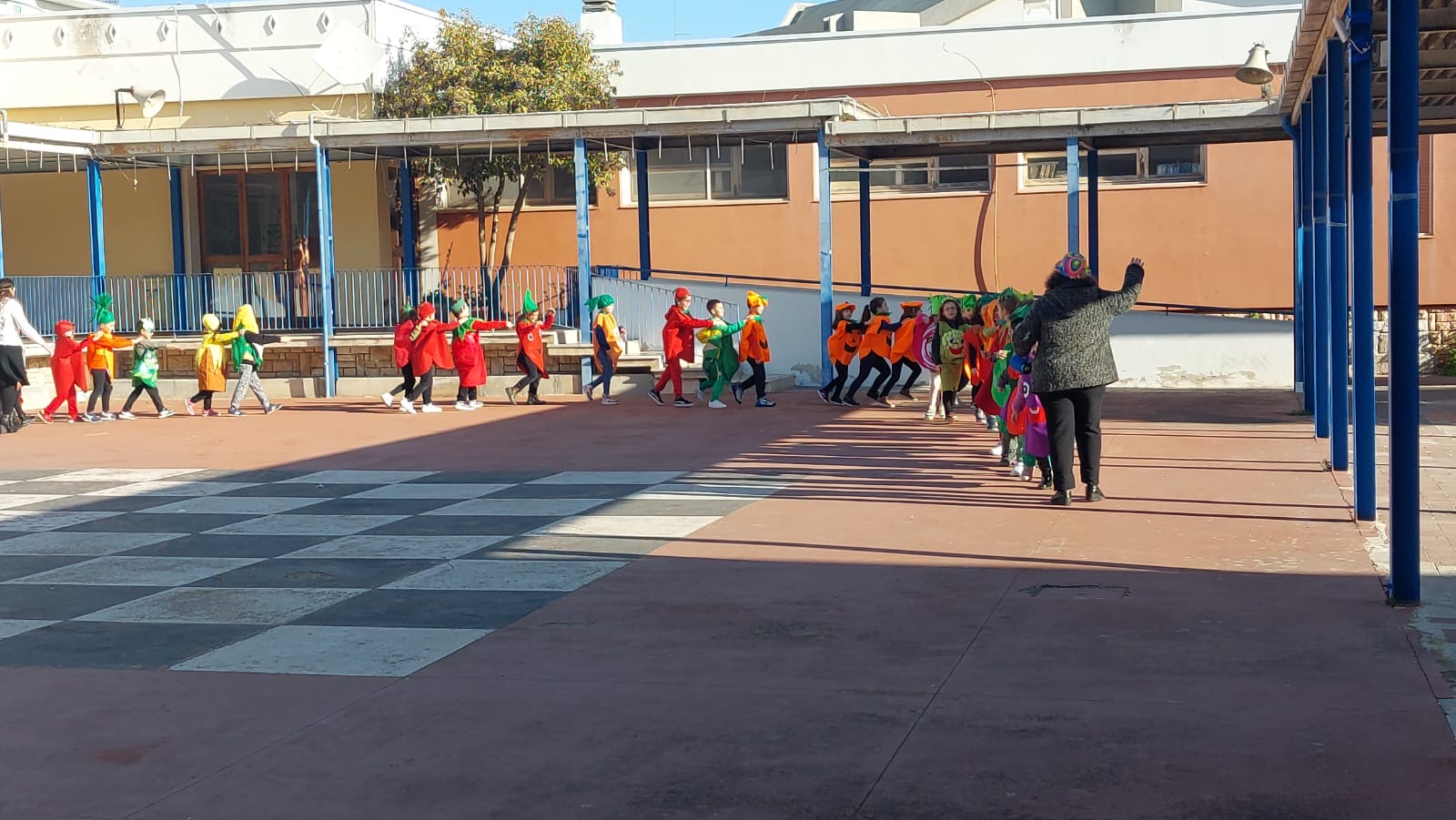 IL PROGETTO AGRISOCIALSCHOOL REGALA UN CARNEVALE SPECIALE AI BIMBI DELLA SCUOLA PRIMARIA SCARDIGNO DI  MOLFETTA