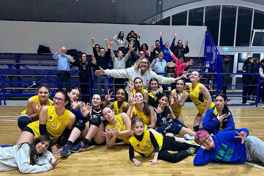 GRANDE IMPRESA DELL'UNDER 16 DELL'ASDAM PEGASO '93 MOLFETTA CHE SBANCA ALTAMURA