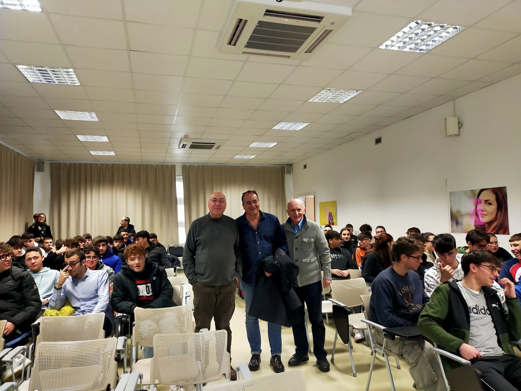 TOUR NELLE SCUOLE PER DIFFONDERE IL PREMIO AZZARITA NEI GIOVANI