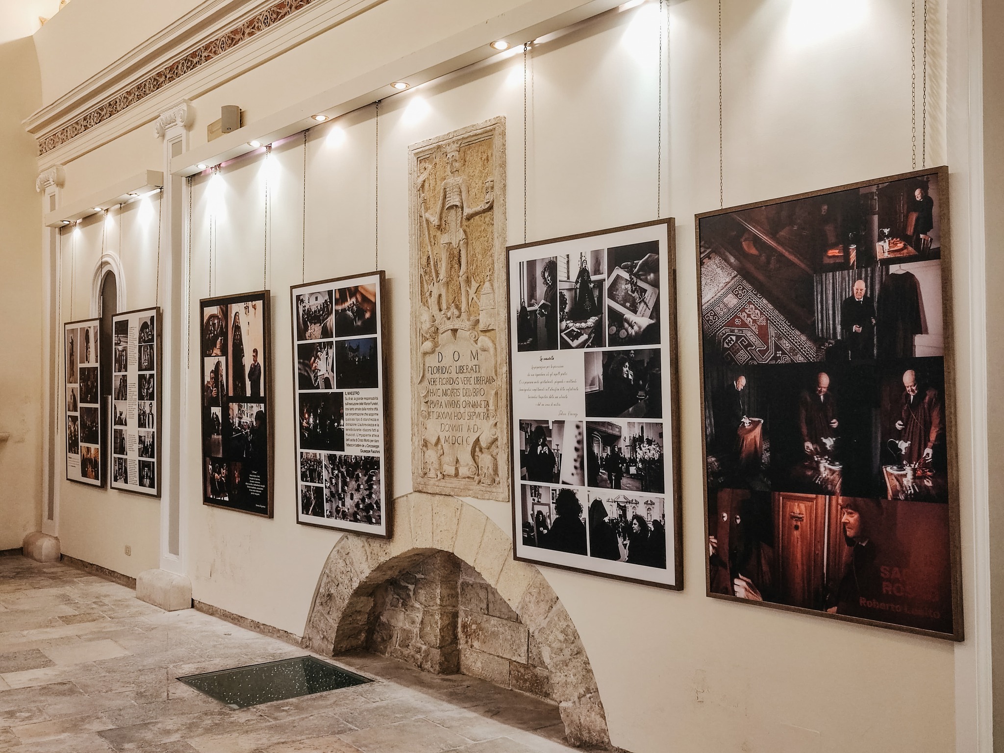 NELLA CHIESA DELLA MORTE L'ASSOCIAZIONE FOTOGRAFI INAUGURA LA MOSTRA IMMUTABILI COMPASSIONI
