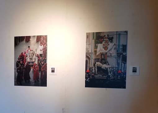 I RITI DELLA SETTIMANA SANTA MOLFETTESE RACCONTATI DALLE OPERE DI FRANCO POLI E DAGLI SCATTI DELLASSOCIAZIONE FOTOGRAFI MOLFETTA
