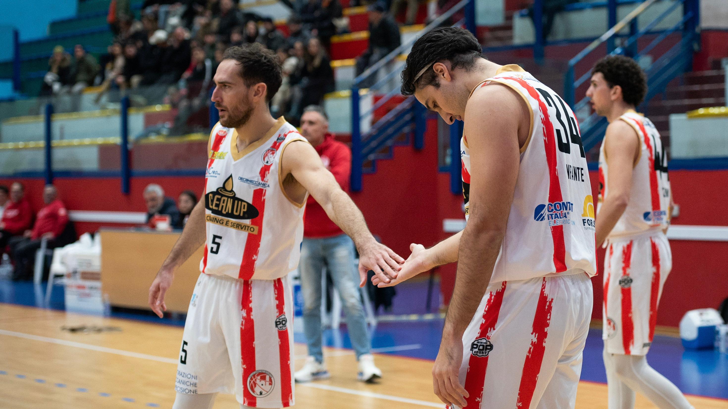 ROSSOTONO MESAGNE FERMA LA CLEAN UP MOLFETTA E SI IMPONE CON UN SECCO 84-78