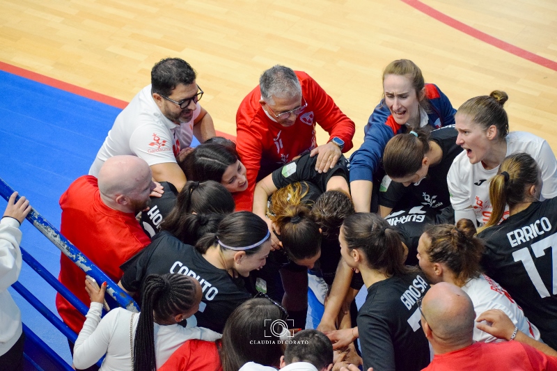 SFIDA SALVEZZA PER LA FEMMINILE MOLFETTA AL PALAPOLI CONTRO LATLETICO FOLIGNO. DOMENICA POMERIGGIO SI ATTENDE IL PUBBLICO DELLE GRANDI OCCASIONI PER SOSTENERE LE BIANCOROSSE