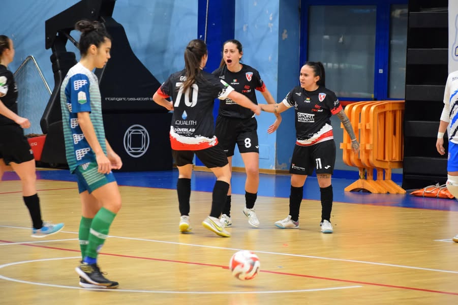 LA FEMMINILE MOLFETTA CI METTE IL CUORE, MA AL PALAPOLI PASSA LA CAPOLISTA PESCARA