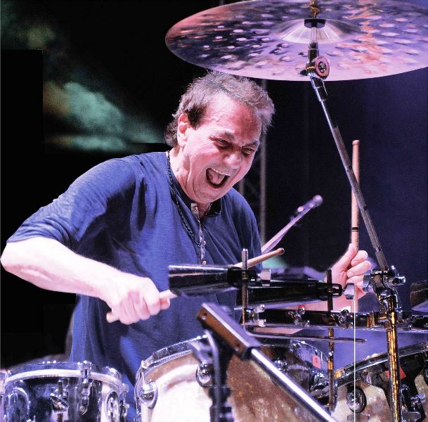 PER LA RASSEGNA WAVES 25, LA FONDAZIONE VALENTE PRESENTA, SABATO 1 MARZO, IL CONCERTO DI TULLIO DE PISCOPO CON IL PROGETTO I COLORI DELLA MUSICA