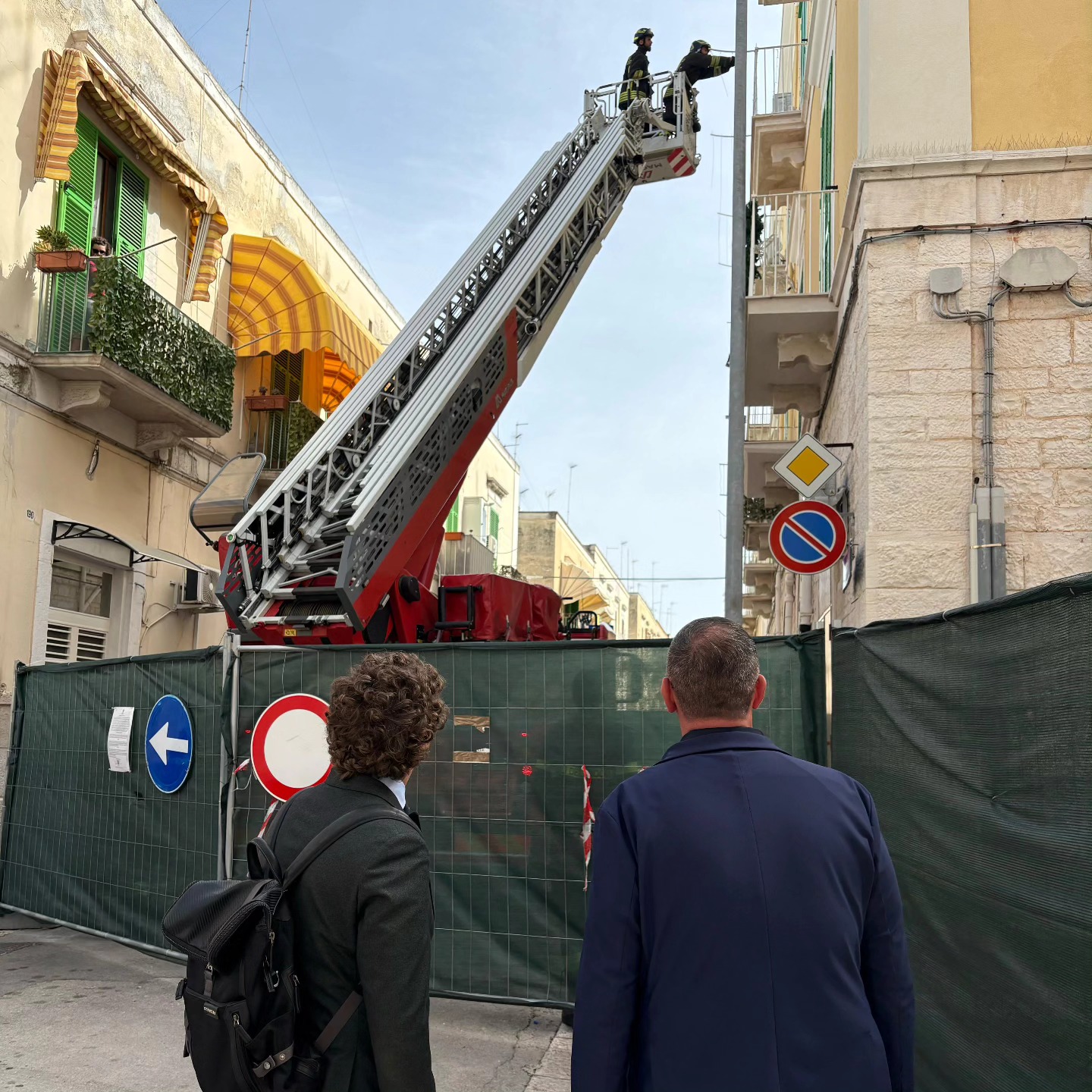 C VOLUTO LINTERVENTO DI UN CONSIGLIERE REGIONALE DI LOCOROTONDO PER DARE LA POSSIBILIT ALLE FAMIGLIE DELLA PALAZZINA CROLLATA DI VIA ROSA PICCA DI RECUPERARE GLI EFFETTI PERSONALI
