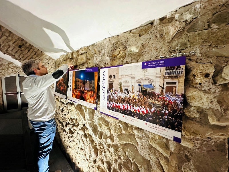 SI INAUGURA DOMENICA 30 MARZO LA MOSTRA FOTOGRAFICA SUI RITI DELLA SETTIMANA SANTA TRA PORTOGALLO, SPAGNA E ITALIA: 