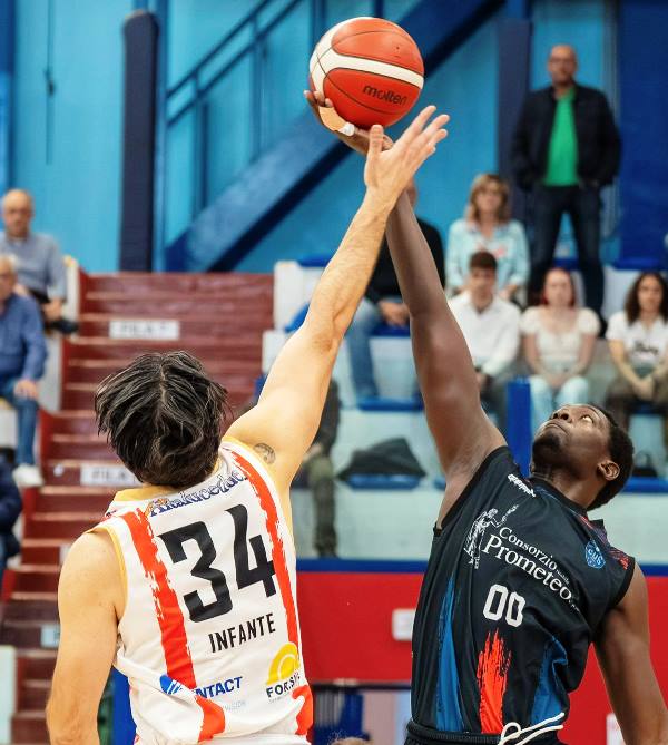 LA GARA 1 DEI QUARTI DI FINALE DEI PLAY-OFF DI SERIE C INTERREGIONALE SE  LAGGIUDICA LA CLEAN UP MOLFETTA CHE HA SCONFITTO IN RIMONTA CUS FOGGIA