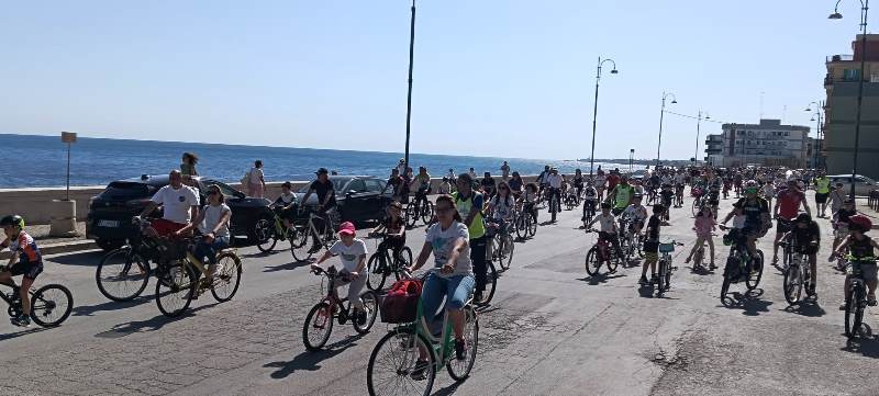 UNA DOMENICA ALLINSEGNA DELLO SPORT, DELLEDUCAZIONE E DELLA SOSTENIBILIT CON LA BICICLETTATA DELLA SCARDIGNO-SAVIO