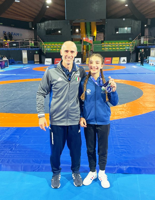 LA GIOVANE ELENA TOTORIZZO DELLA POLISPORTIVA LIBERTAS MOLFETTA CONQUISTA IL TITOLO DI VICE CAMPIONESSA DITALIA DI LOTTA FEMMINILE NELLA CATEGORIA 46 KG