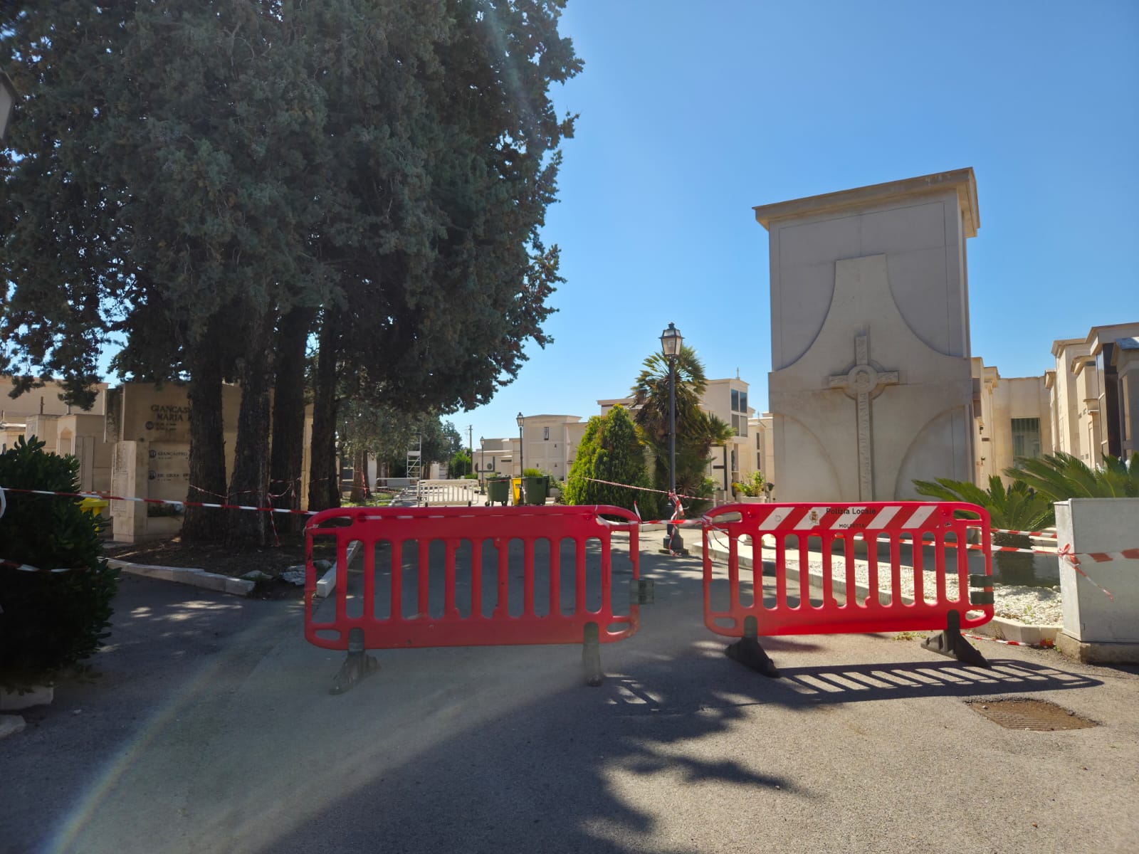 IN QUESTA CITT NON C PACE... NEANCHE AL CIMITERO!!!