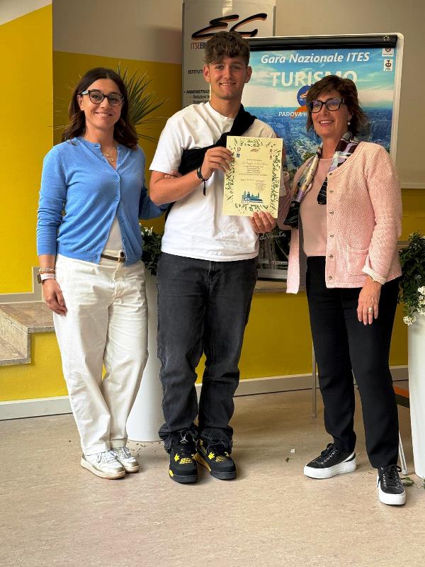 LO STUDENTE GIORGIO DE ANGELIS DELLITET GAETANO SALVEMINI DI MOLFETTA CONQUISTA IL TERZO POSTO ALLA GARA NAZIONALE TURISMO