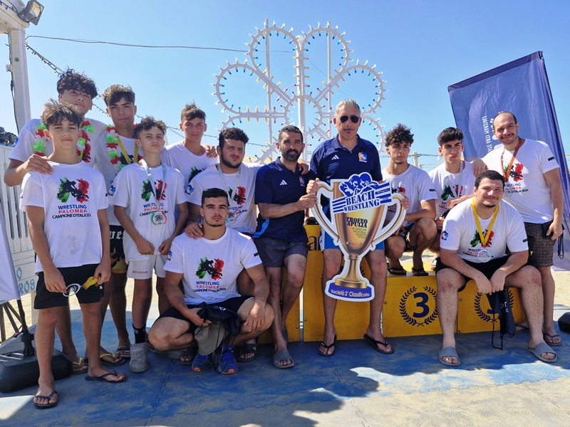 PIOGGIA DI MEDAGLIE AL TROFEO INTERNAZIONALE APULIA DI BEACH WRESTLING/MEMORIAL GIUSEPPE VITUCCI PER I LOTTATORI DEL TEAM FRANCESCO PALOMBA
