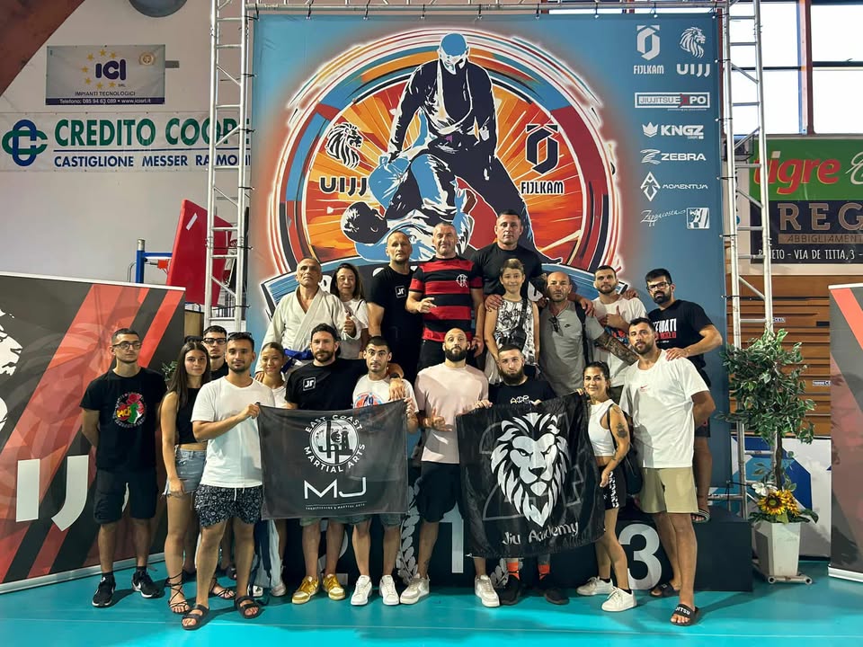 AL TORNEO DI BRAZILIAN JIU JITSU SVOLTOSI A PINETO, SABATO 28 GIUGNO, PRIMO POSTO DELLA CLASSIFICA COME MIGLIOR TEAM PER LA JIU ACADEMY
