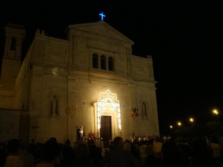 LA PIOGGIA FERMA LA PROCESSIONE