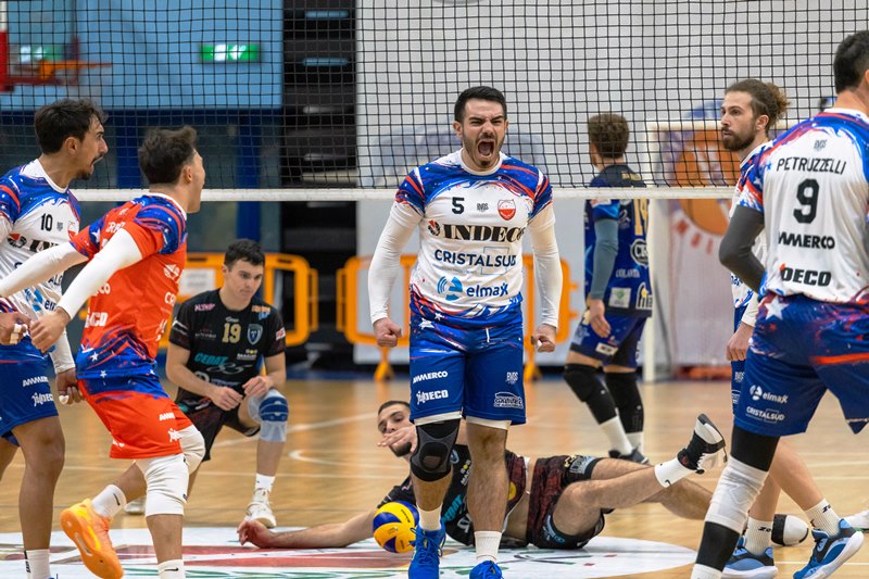SESTA STAGIONE IN SERIE B CON LA MAGLIA DELLINDECO MOLFETTA PER IL CENTRALE FRANCESCO PISANI