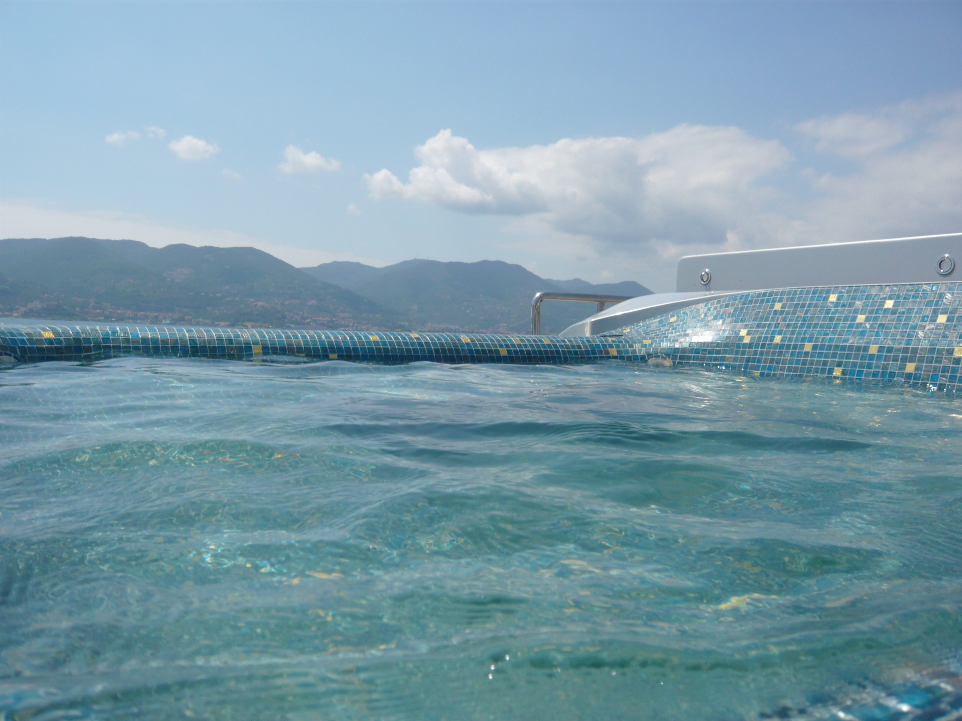QUESTIONE PISCINA COMUNALE. A FINE LUGLIO E' STATO CONSEGNATO ALLA DITTA AGGIUDICATARIA LIMMOBILE. MA CHE FINE FARANNO I DIPENDENTI DELLA PRECEDENTE GESTIONE?