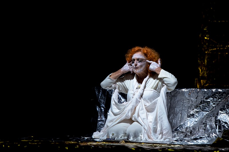 PROSEGUE LA RASSEGNA SOTTO IL CIELO DEI MITI CON LO SPETTACOLO LE VERITA DI MEDEA DELLA COMPAGNIA TEATRO DEL CARRO PINO MICHIENZI