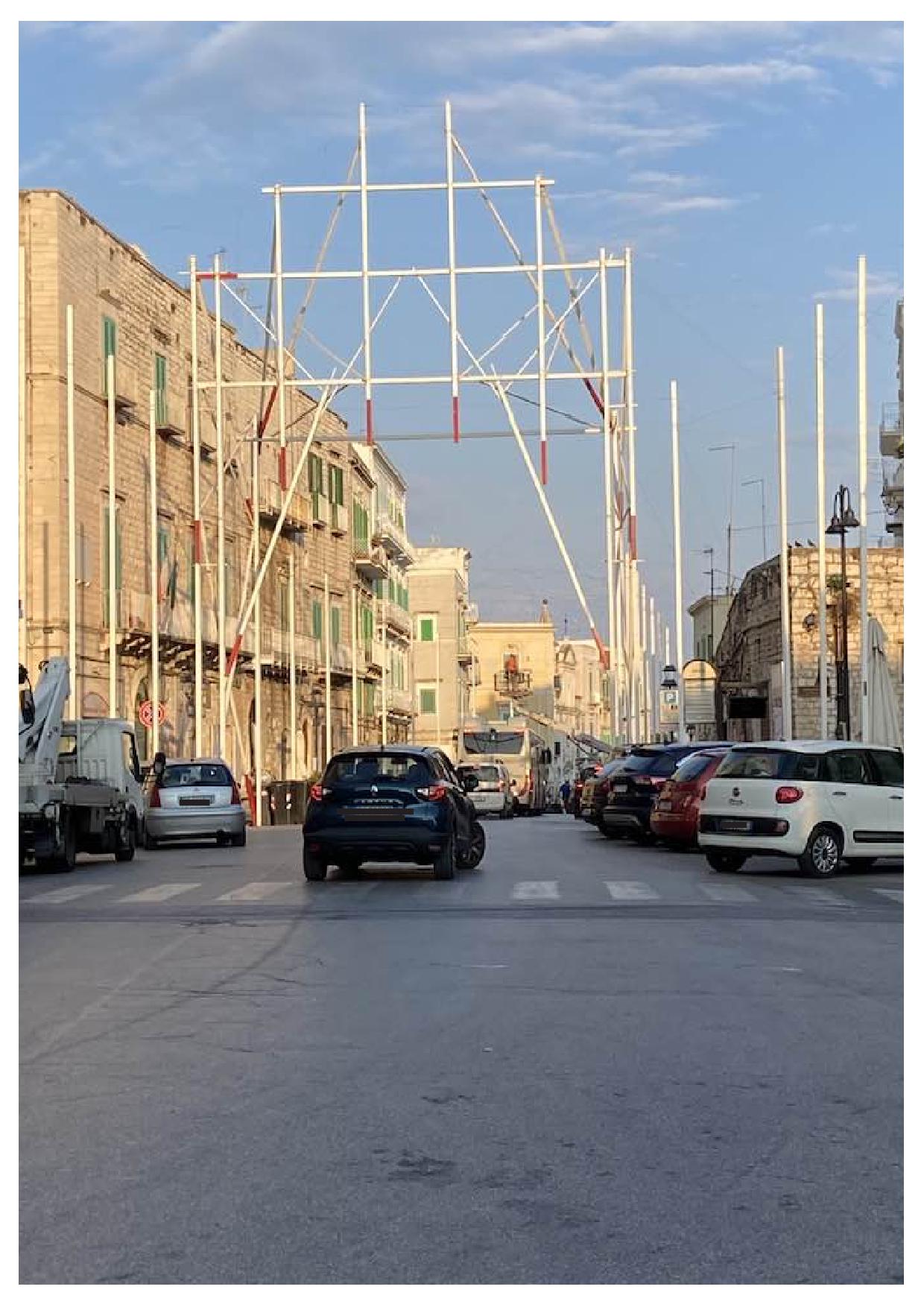 INIZIATO IL MONTAGGIO DEI PALI DELL'ILLUMINAZIONE PER LA FESTA PATRONALE