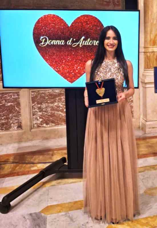 CONFERITO ALLA DANZATRICE PUGLIESE ROBERTA DI LAURA IL PRESTIGIOSO PREMIO DONNA D'AUTORE