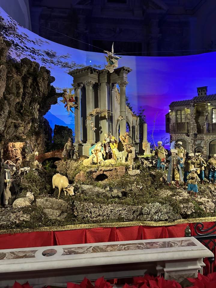 UN PRESEPE NAPOLETANO NELLA CATTEDRALE DI MOLFETTA DA AMMIRARE PER LA SUA PARTICOLARITA'