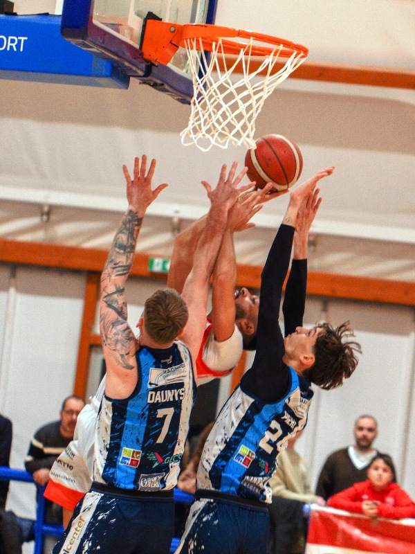 UN BUON PRIMO TEMPO ILLUDE LA VIRTUS BASKET MOLFETTA CHE POI CROLLA NELL�ULTIMO QUARTO NELLA TRASFERTA DI CASTELLANETA