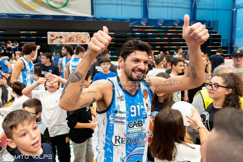 GEORGI SIRAKOV SALUTA LA VIRTUS BASKET MOLFETTA: ADDIO AL CAPITANO-IDOLO DOPO QUATTRO STAGIONI INDIMENTICABILI