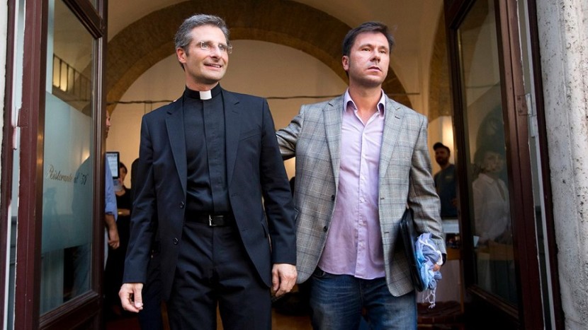 VATICANO. MONSIGNORE CHARAMSA: SONO GAY E HO UN COMPAGNO, E IL MOMENTO CHE LA CHIESA APRA GLI OCCHI