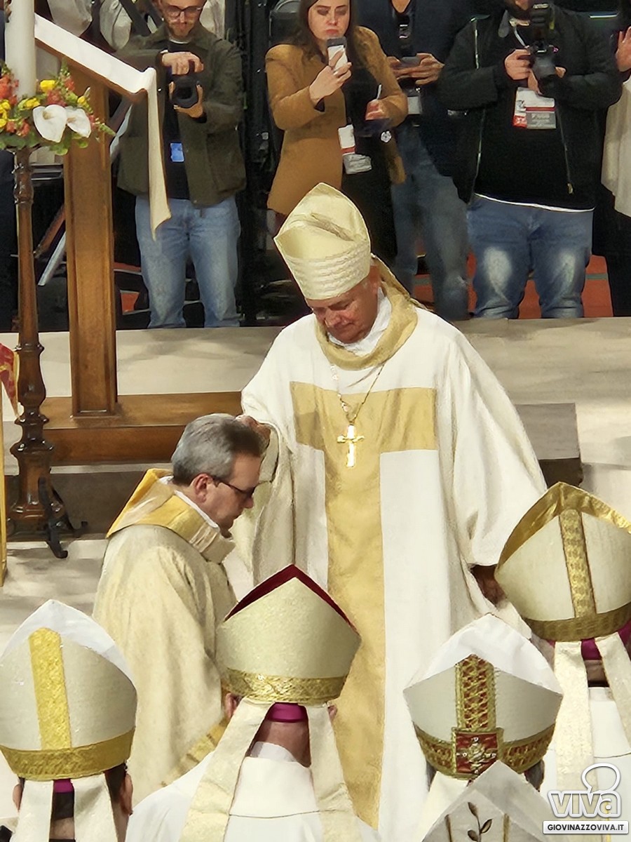 MONS. DOMENICO BASILE, CONSACRATO VESCOVO DELLA DIOCESI DI MOLFETTA-RUVO-GIOVINAZZO-TERLIZZI. MOTTO ESPISCOPALE: �LA SPERANZA NON DELUDE�