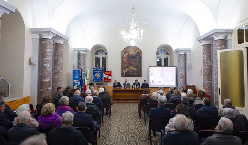 IL DOTT. GIACOMO LOSAVIO, NEUROLOGO E NEUROFISIOLOGICO CLINICO, HA PRESENTATO A MOLFETTA IL SUO LIBRO �IL CERVELLO NEL PALLONE�