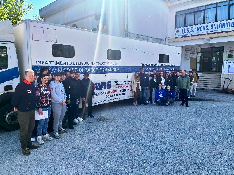 CON IL PROGETTO �AVIS SCUOLA TOUR� DIRETTO DALLA DOTT.SSA TANIA MAGARELLI, 40 ALUNNI DELL�ISTITUTO �MONS. BELLO � G. SALVEMINI� HANNO SCELTO DI DONARE IL PROPRIO SANGUE