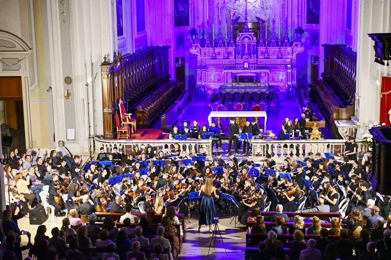 PER LA RASSEGNA �SPIRALE ARMONICA� LA FONDAZIONE VALENTE PRESENTA LA SAVIORCHESTRA, DUECENTO GIOVANI MUSICISTI NELLA CATTEDRALE DI MOLFETTA
