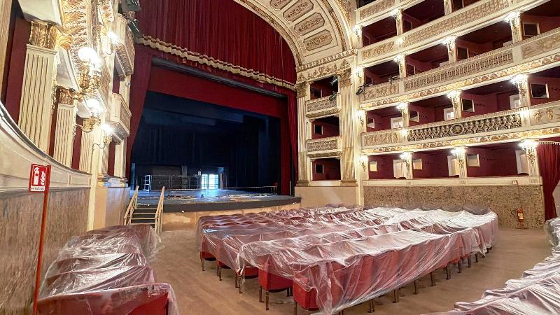 TEATRO PICCINNI, ATTIVATO L�IMPIANTO ANTINCENDIO: DANNI AL VELARIO, IL COMUNE AVVIA LE VERIFICHE