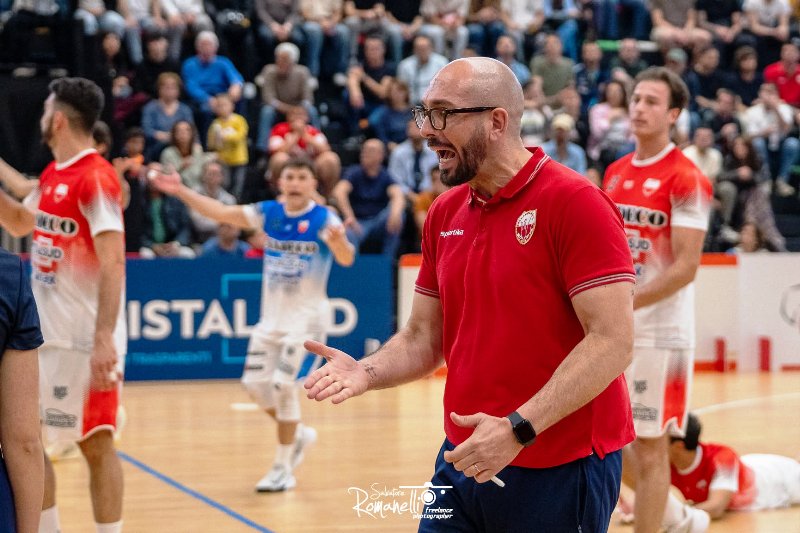 PALLAVOLO MOLFETTA, SI RIPARTE DA MISTER CASTELLANETA: CONTINUIT� E AMBIZIONE PER IL NUOVO CORSO BIANCOROSSO