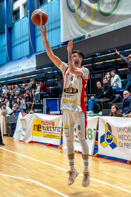 LA PALLACANESTRO MOLFETTA CONFERMA PER LA PROSSIMA STAGIONE ANDREA CHIRIATTI: 
