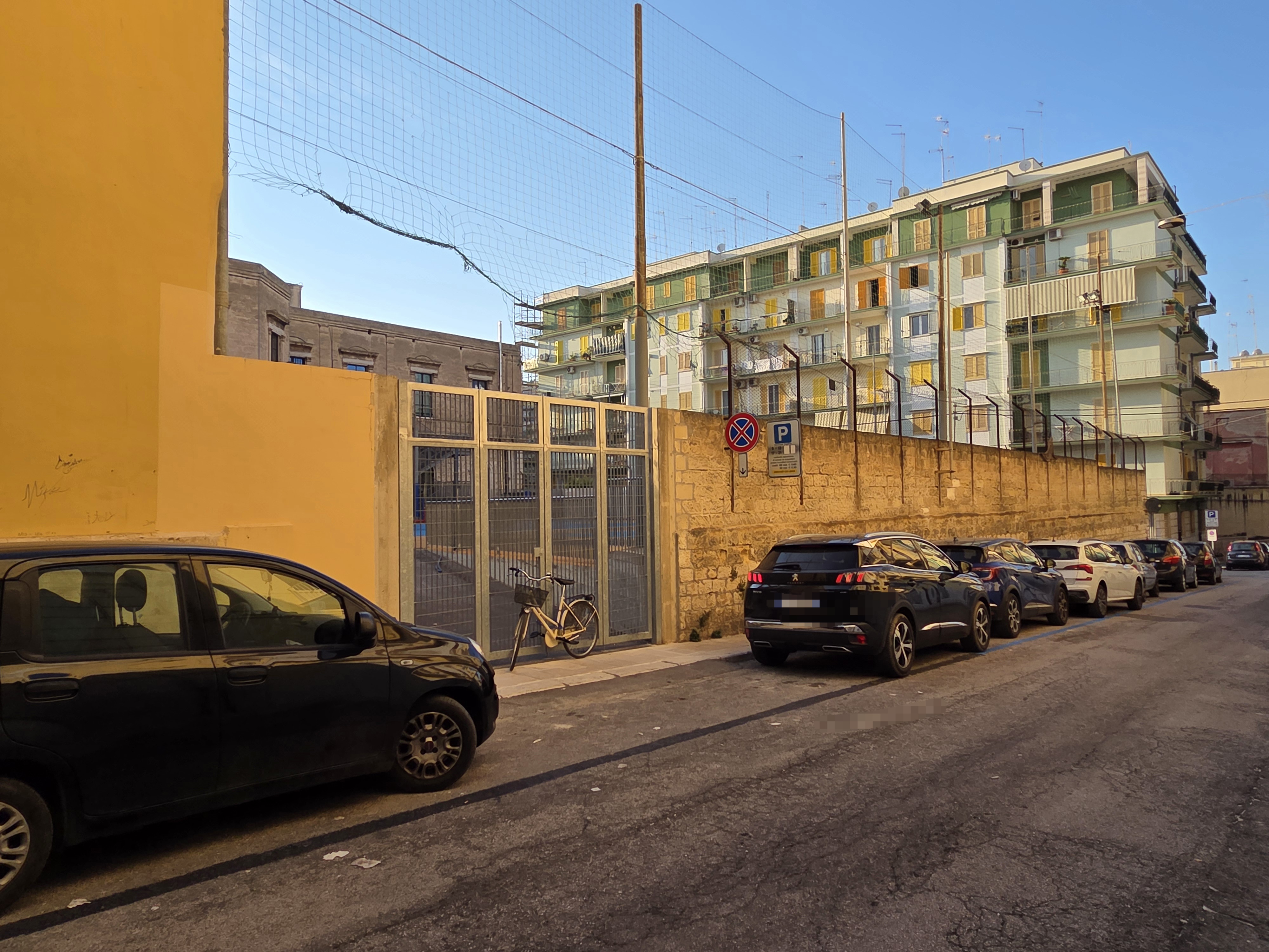 SEGNALETICA STRADALE RINNOVATA, MA I RESIDENTI SEGNALANO CRITICIT� TRA VIA DE LACERTIS E VIA CAVALLOTTI
