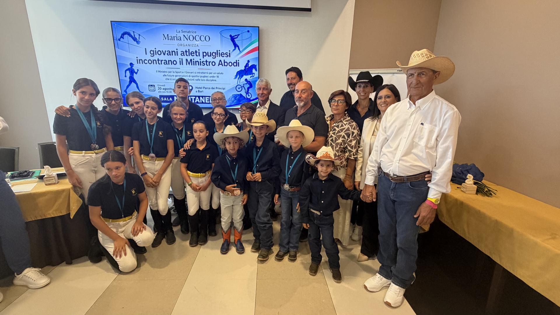 BARI, IL MINISTRO PER LO SPORT E I GIOVANI, ANDREA ABODI INCONTRA 17 GIOVANI ATLETI PUGLIESI: �LO SPORT � EDUCAZIONE, CRESCITA E BENESSERE�