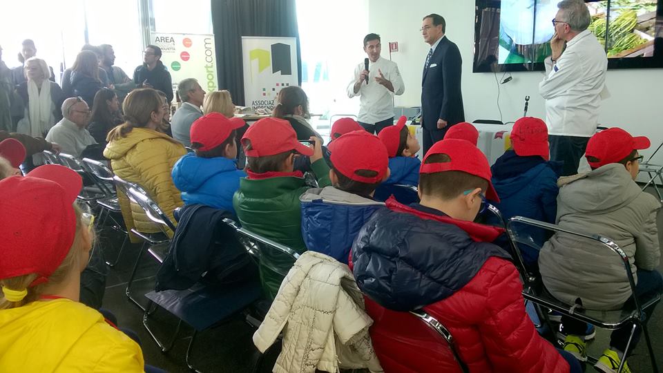 TUTTI A MILANO E POLEMICHE PER IL MANCATO BUFFET DEI BAMBINI