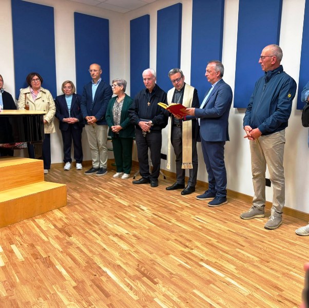 ARCICONFRATERNITA DELLA MORTE, UN GESTO CONCRETO PER LA LEGA DEL FILO D�ORO: INAUGURATA L�AULA DI MUSICOTERAPIA A MOLFETTA