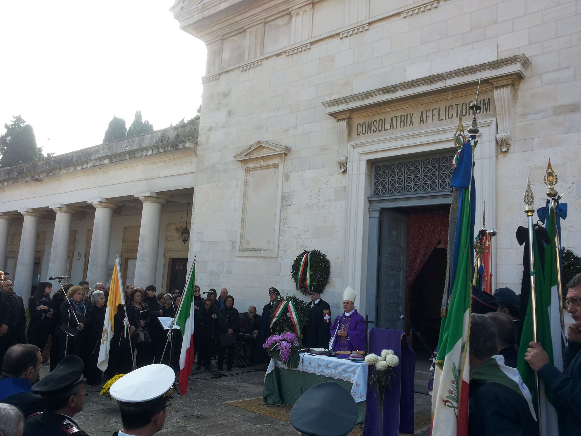 OGGI 2 NOVEMBRE E' LA COMMEMORAZIONE DEI DEFUNTI. LA CERIMONIA NEL CIMITERO DI MOLFETTA