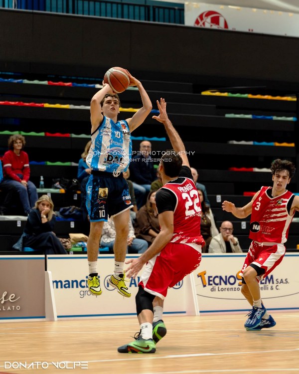 A BRINDISI SI FERMA LA RINCORSA DELLA VIRTUS MOLFETTA: LA DINAMO VINCE 75-64