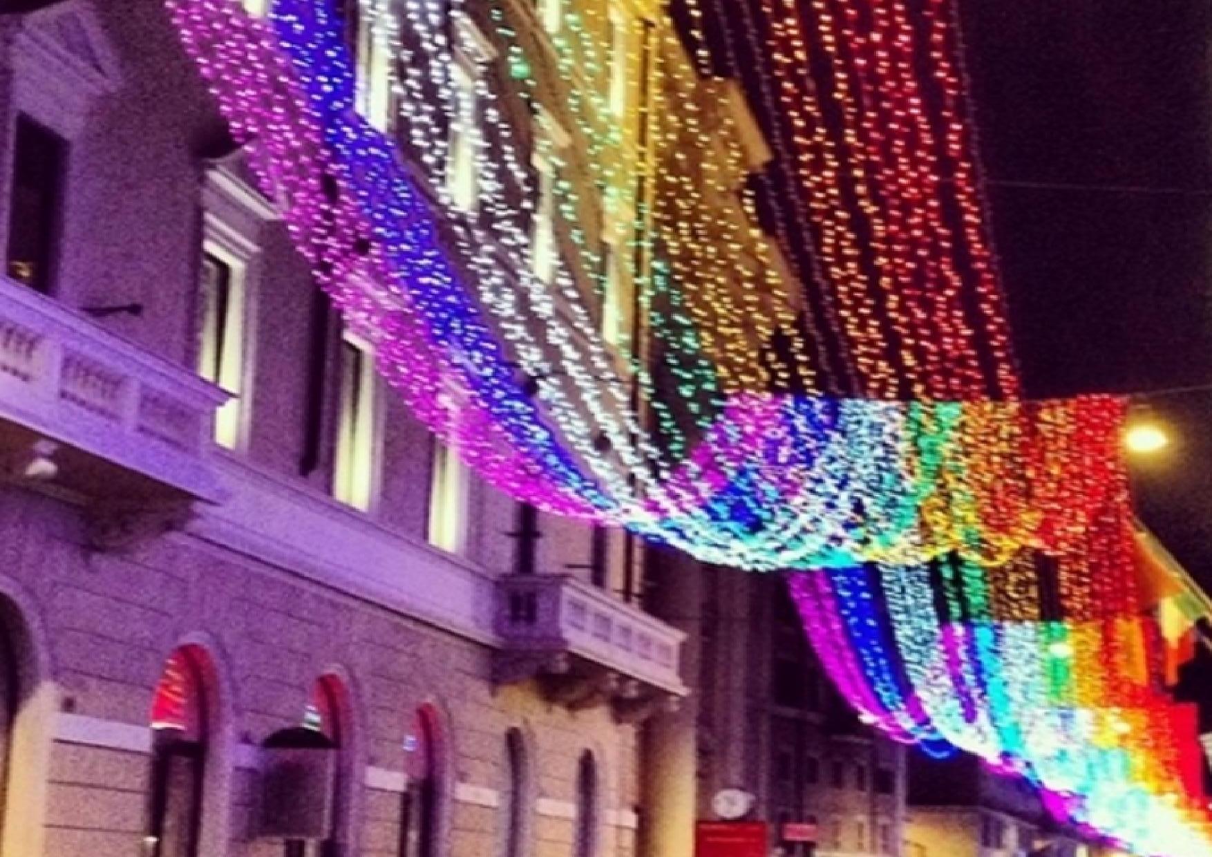 NATALE ALLE PORTE: INIZIA IL MONTAGGIO DELLE LUMINARIE